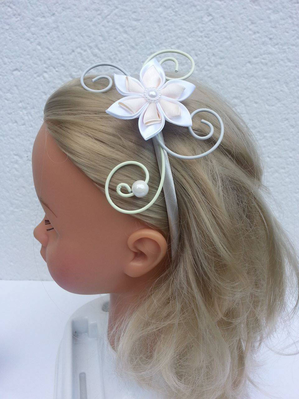 Serre-tête coiffure cérémonie enfant fleurs blanches et strass
