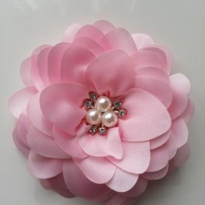 grande fleur en satin de soie centre perle et strass 90mm rose pale